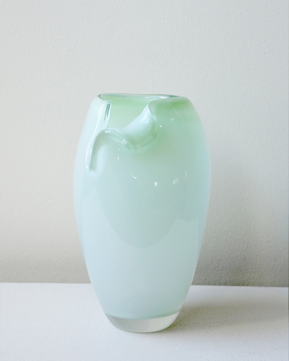 B143 - Vase moyen en verre recyclé vert menthe