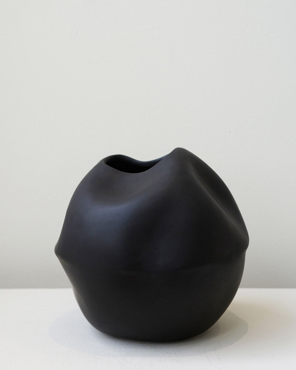 Livre interdit n° 2 - Grand vase noir mat