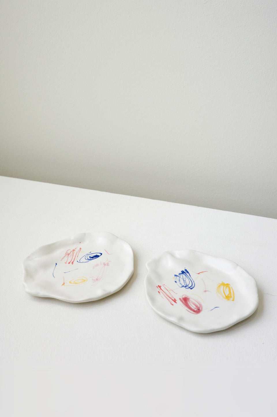 Imparfait Le sous-verre principalement plat – Lot de 2 sous-verres blanc mat avec éclaboussures