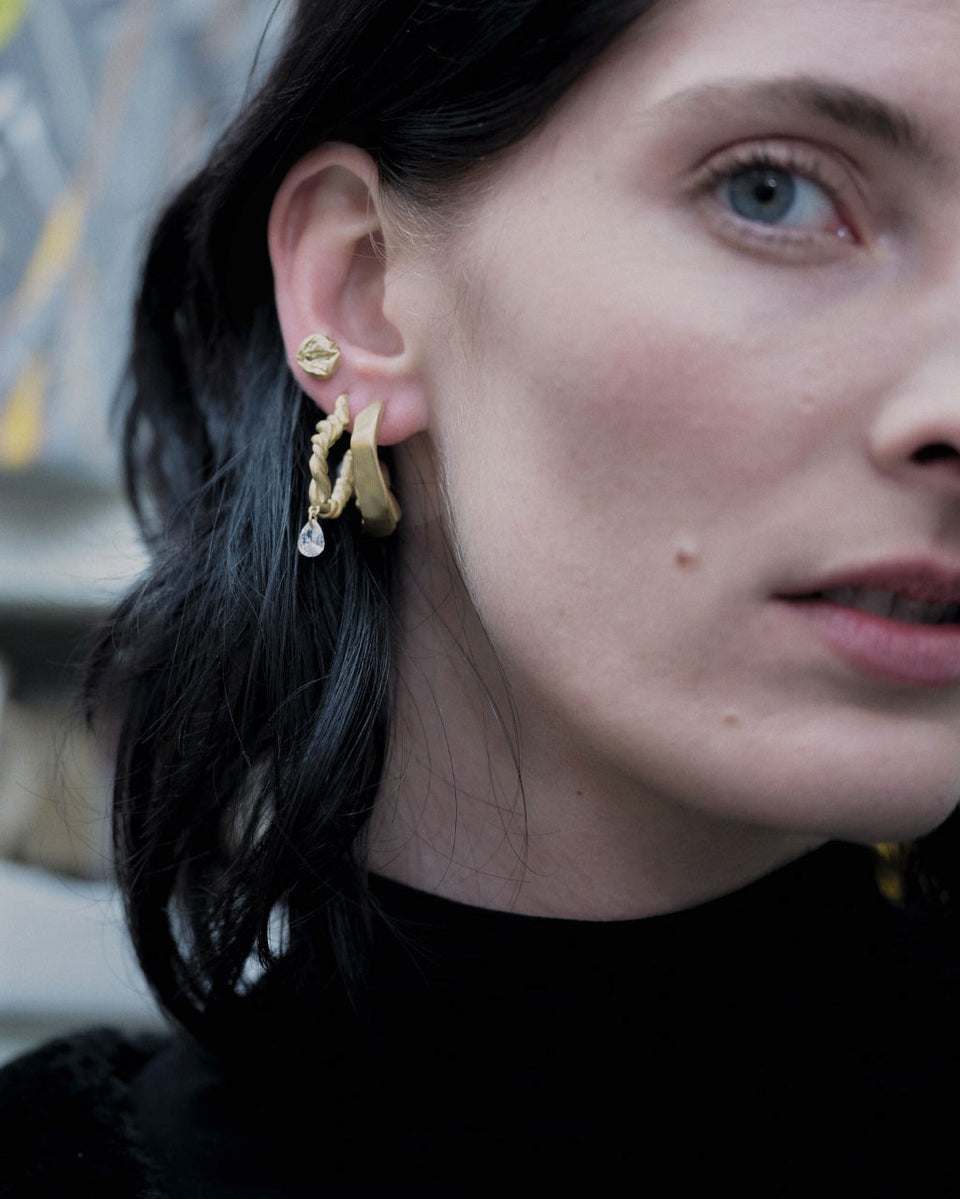 Crumple II - Boucles d'oreilles perles et vermeil or