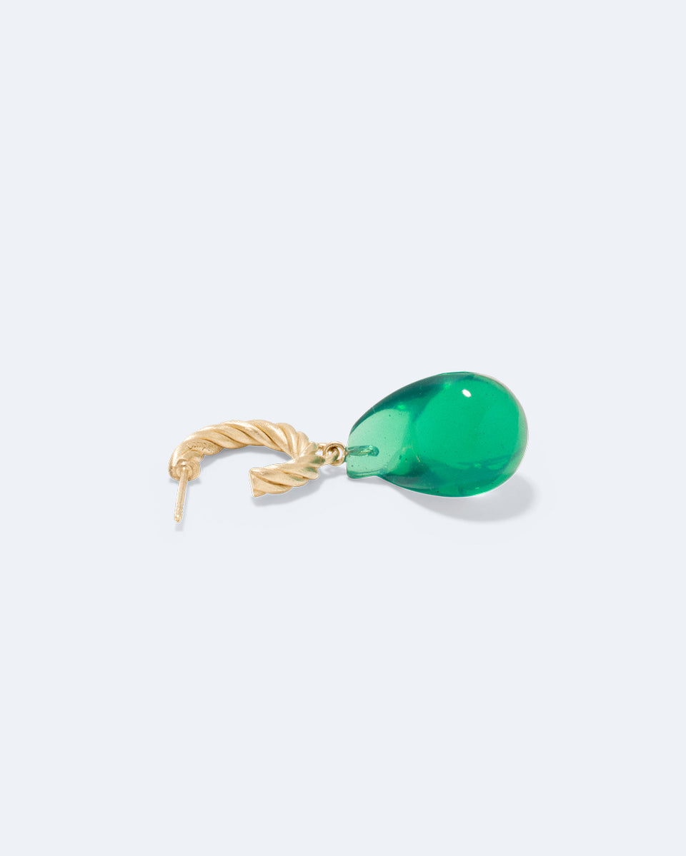 Mari numéro six ? - Boucle d'oreille individuelle en résine biologique verte et vermeil