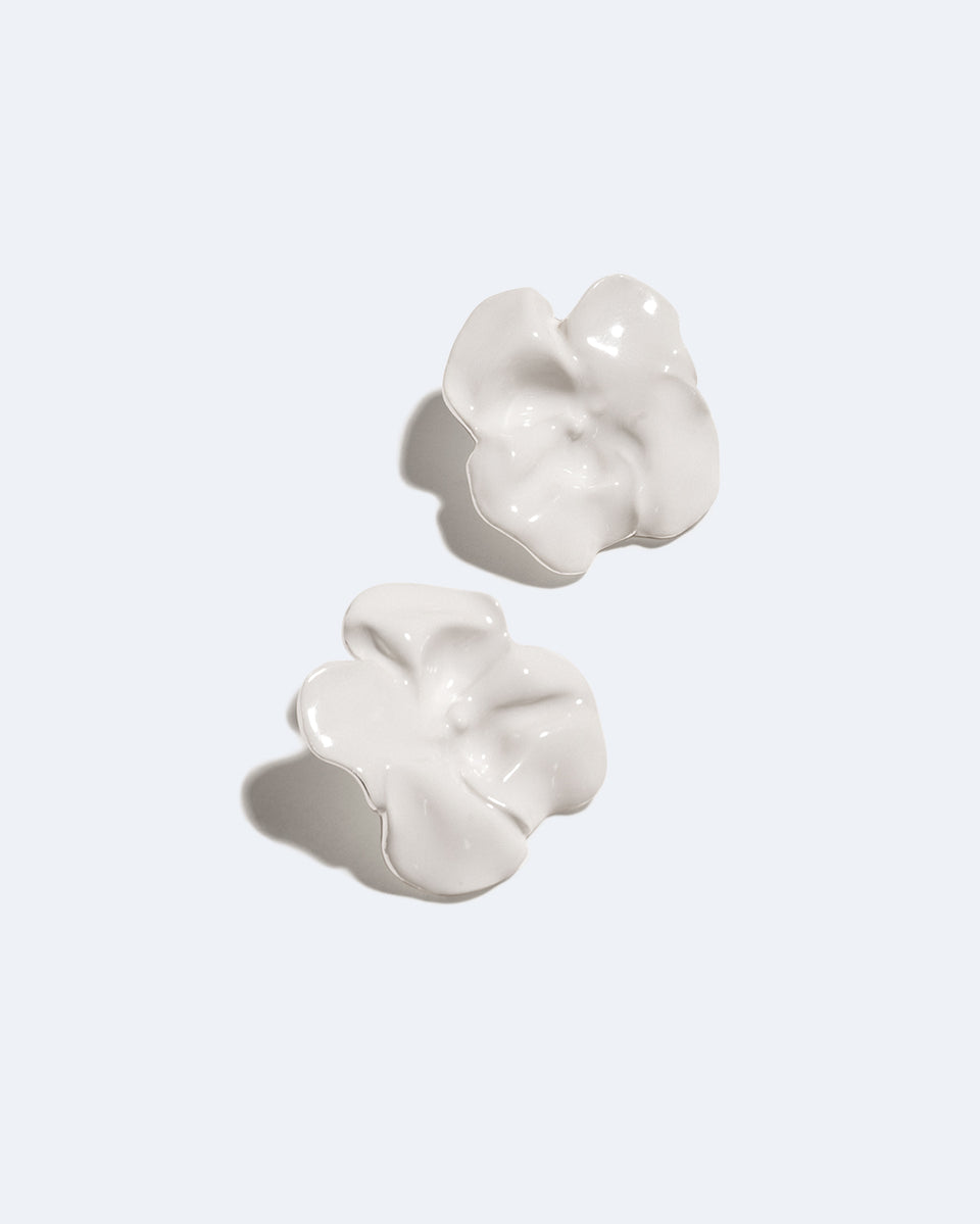 E07 - Boucles d'oreilles en émail blanc et argent recyclé