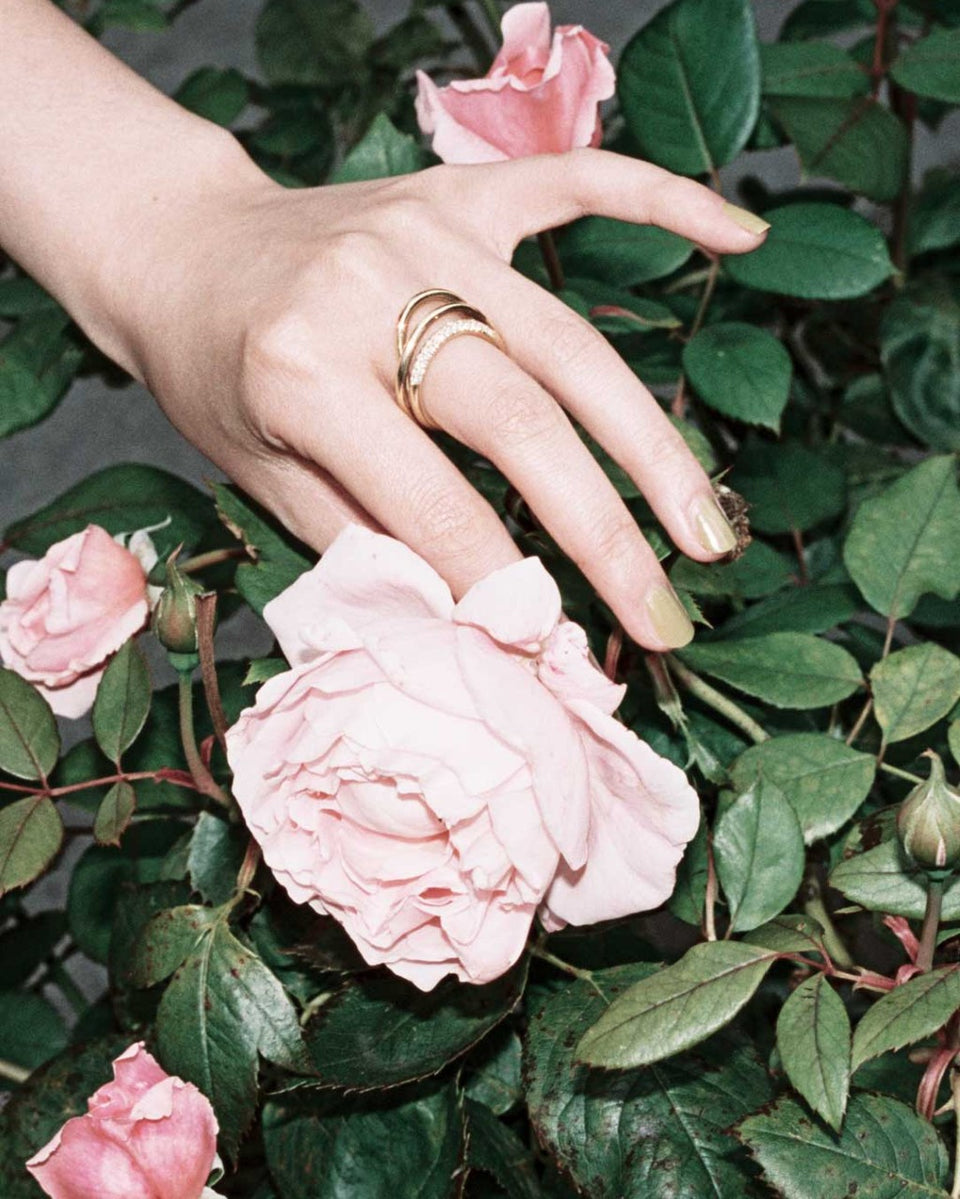Surrounded Islands - 18ct Yellow Gold and Diamond Ring