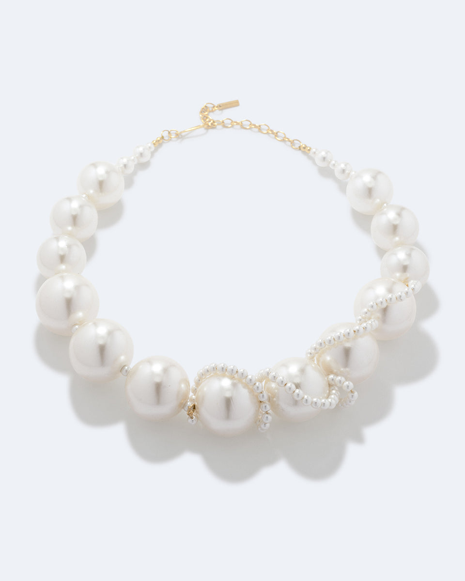 Le Collier Arcs de Lune – Plaqué Or et Perles
