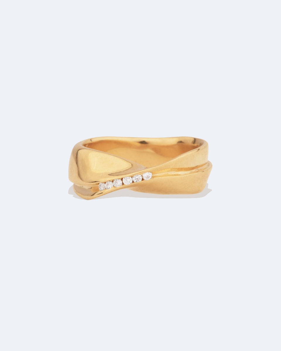 Cascading - 18 Carat Yellow Gold and Diamond Ring