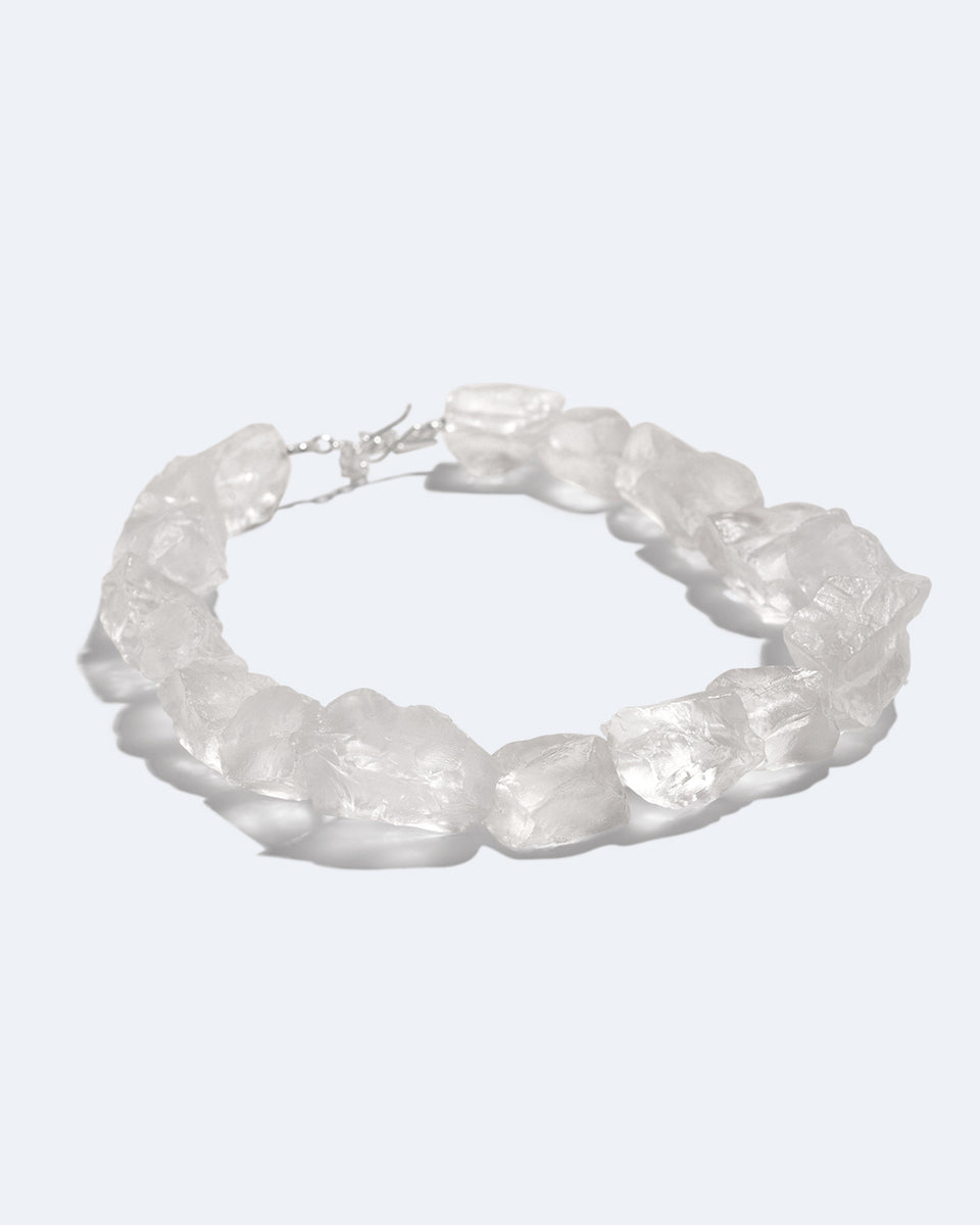 H95 - Collier en résine transparente et argent recyclé