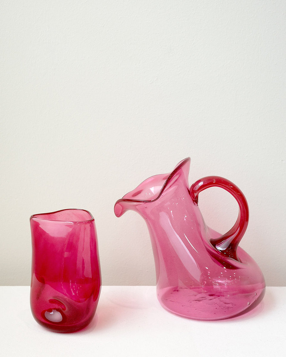 Thaw - Grande cruche en verre recyclé Magenta