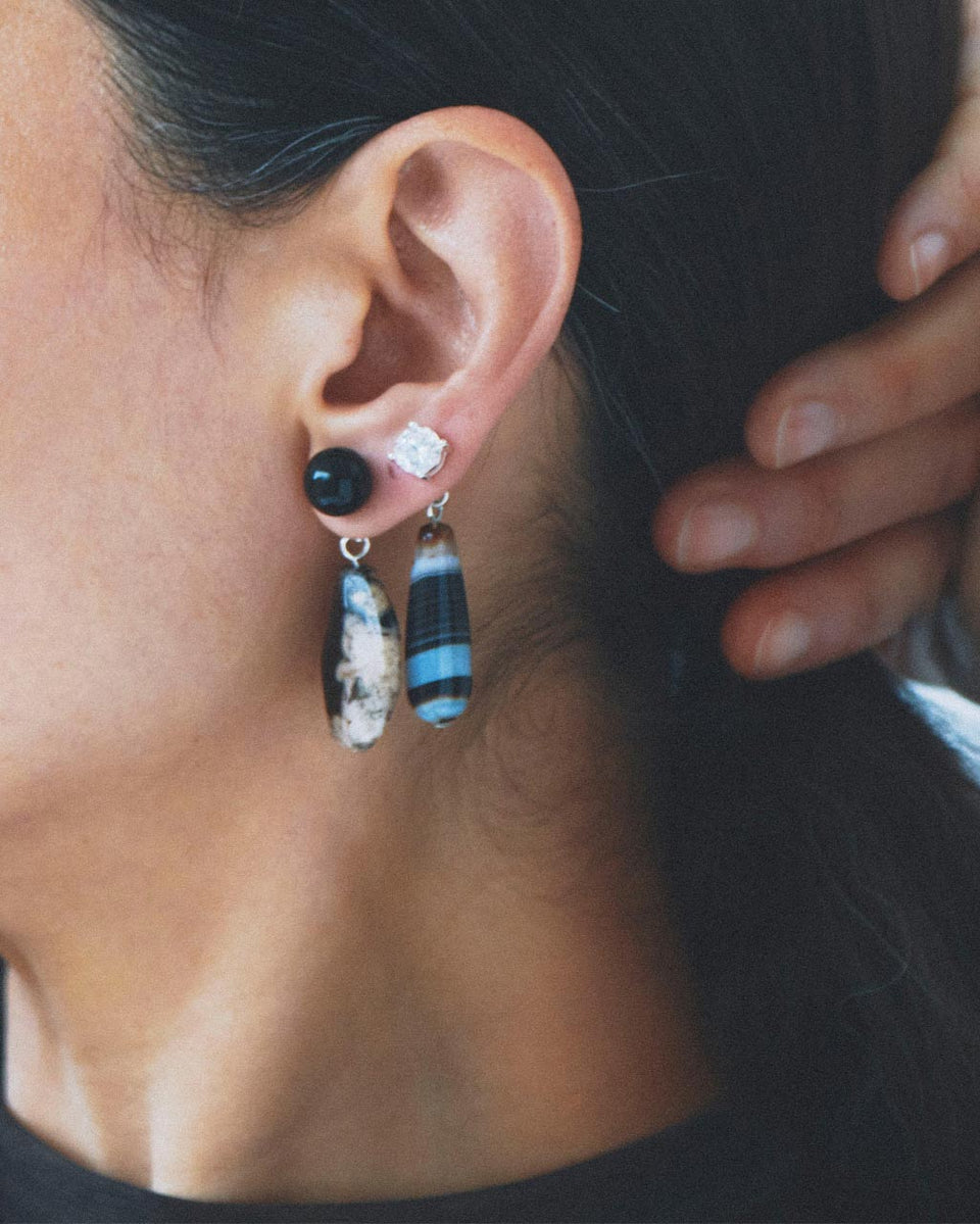 H103 - Boucles d'oreilles en argent recyclé Agate Fleur de Cerisier Noire et Onyx Noir