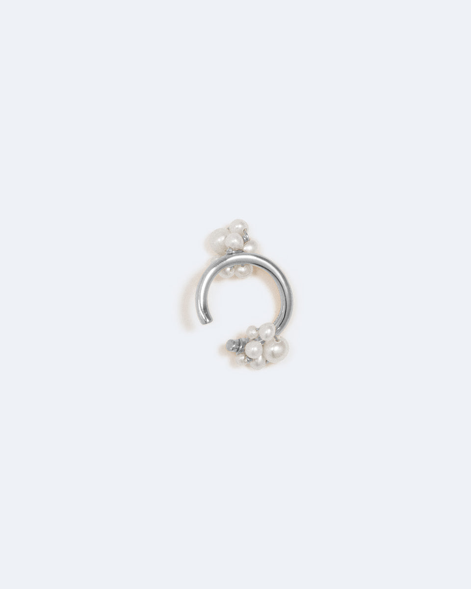 Affleurement – Manchette d’oreille en perle et argent recyclé