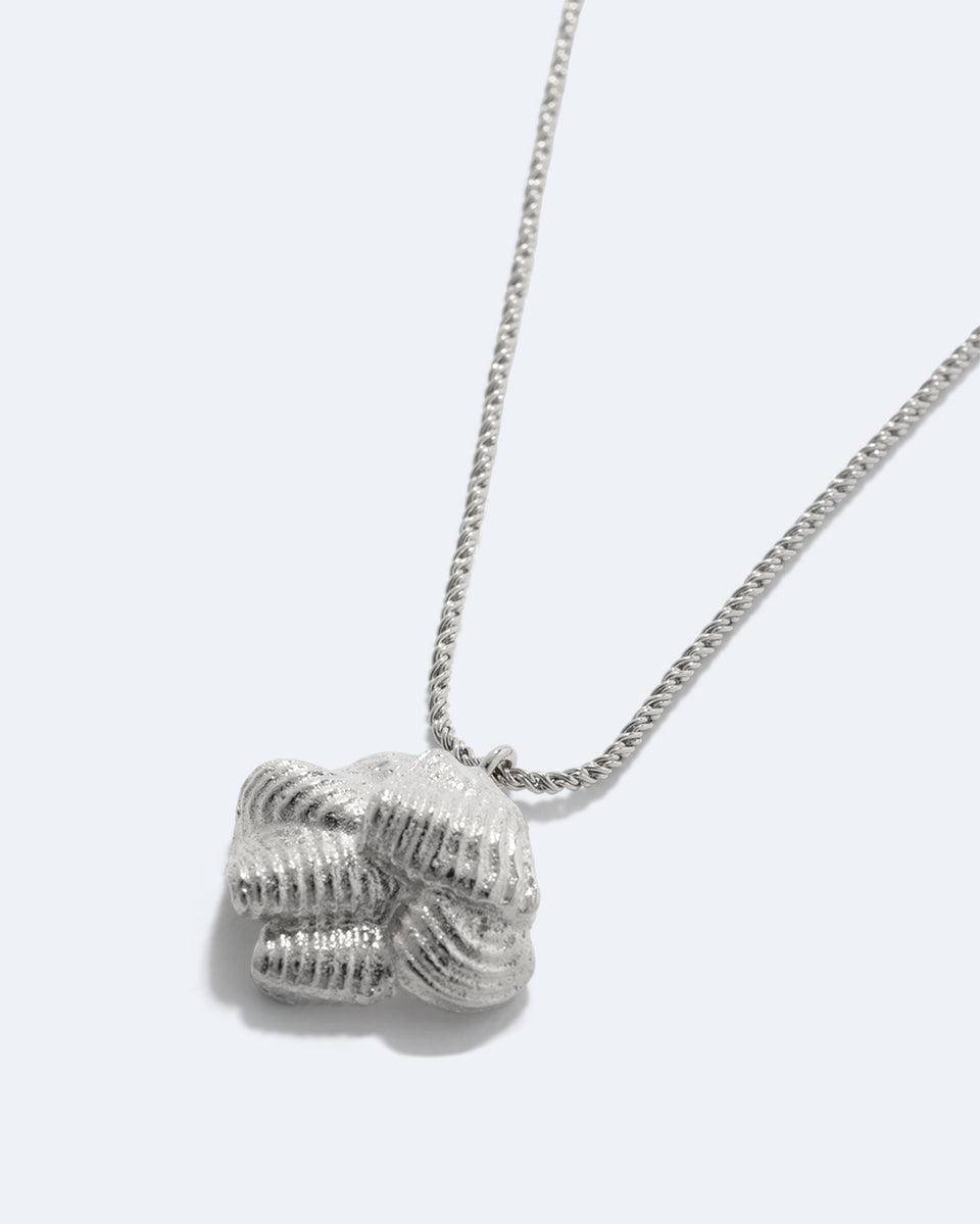 Crème au Beurre (Ou, La Cerise sur le Gâteau) - Pendentif Plaqué Argent