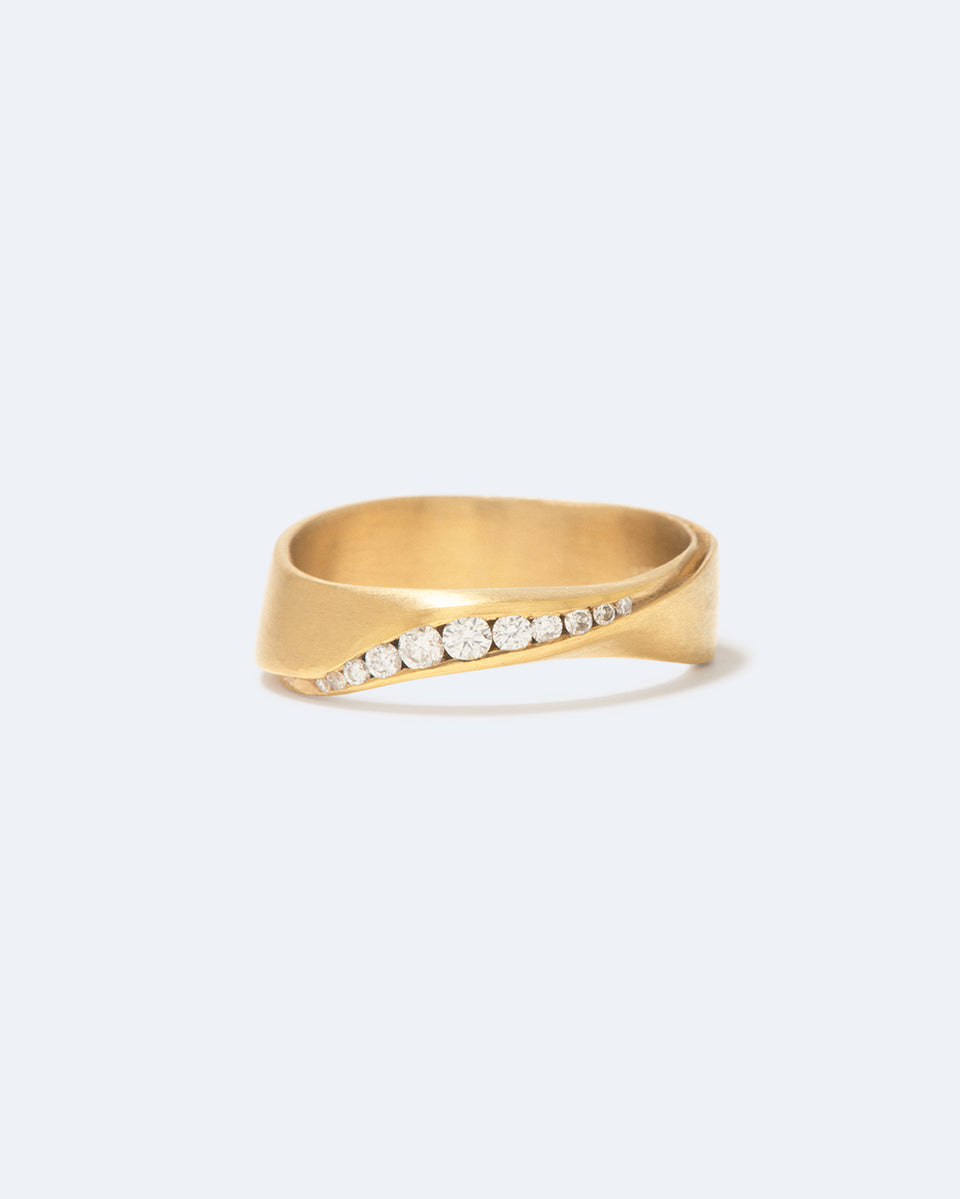 Une lumière sous la pluie - Bague en or jaune 18 carats et diamants