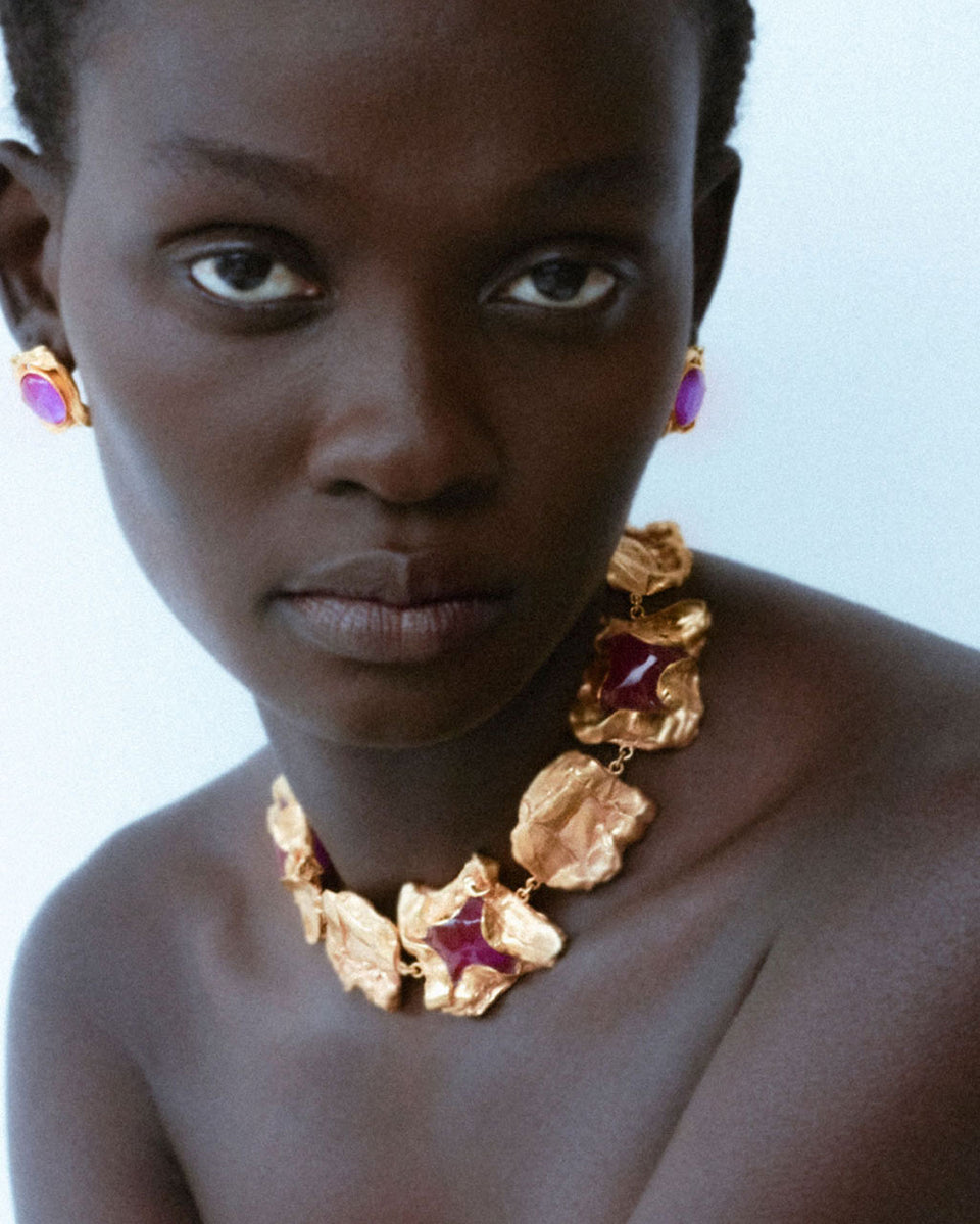 R2261 - Collier en résine rose et plaqué or