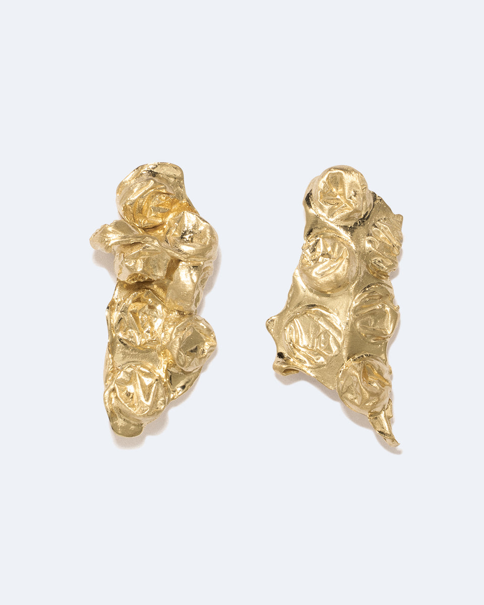 Le morceau de papier bulle resté coincé dans l'aspirateur - Boucles d'oreilles en vermeil