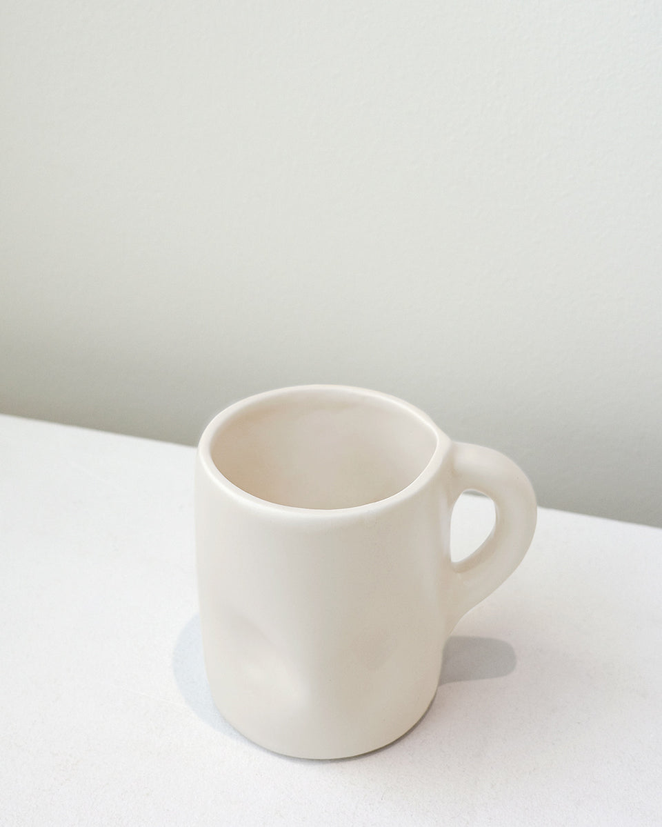 Tasse texturée beige - Bumpity Bump Bump