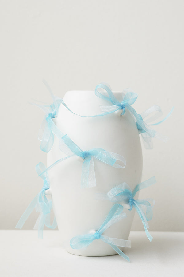 Pearly Pearl - Petit Vase Blanc Mat avec Ruban en Organza
