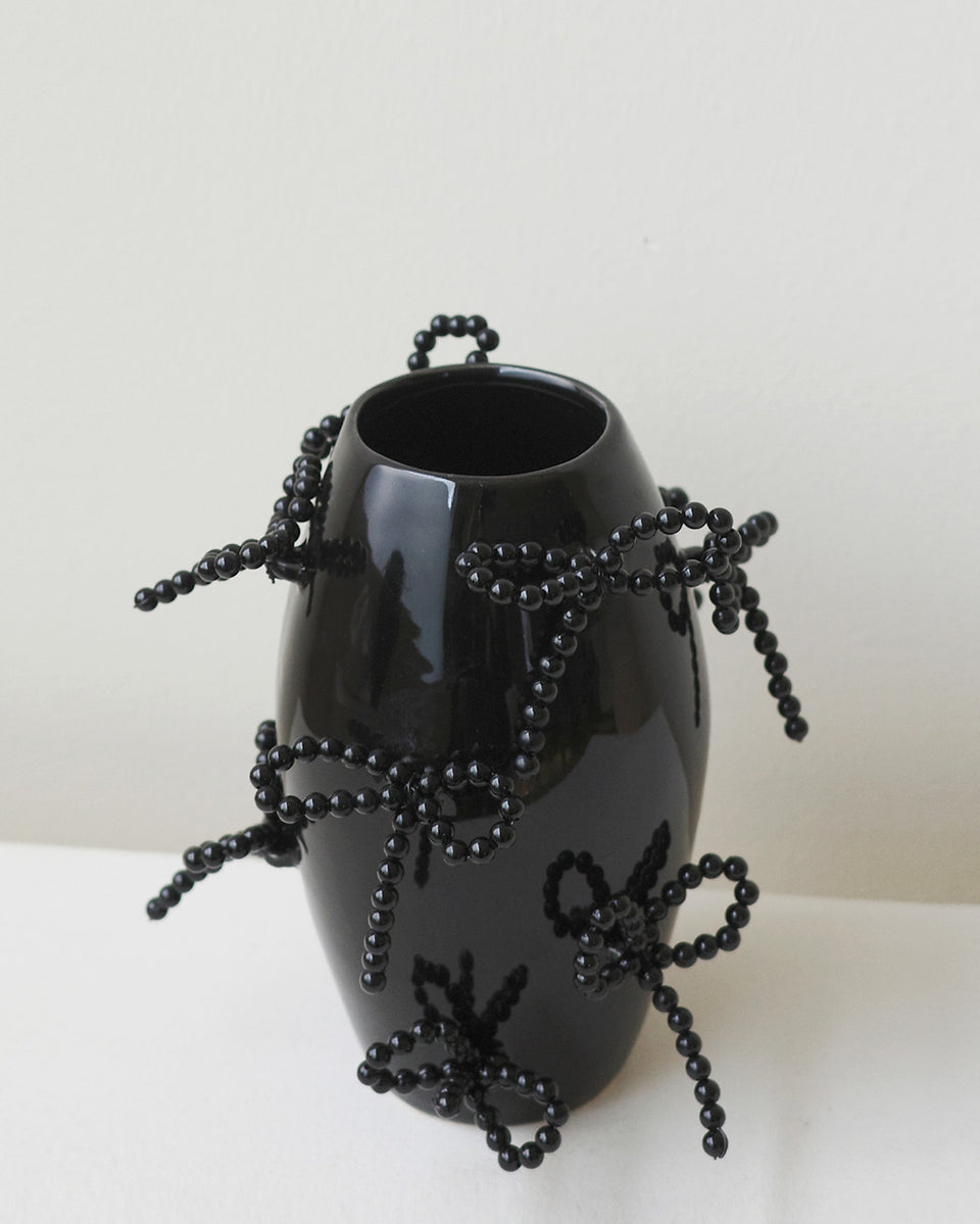 Vase « Notsobig » Power, Corruption, Lies – Noir Brillant avec Nœuds de Perles Fantaisie