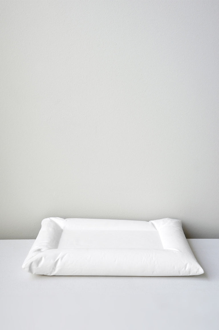 B135 - Ceramic Cushion Tray in Matte White