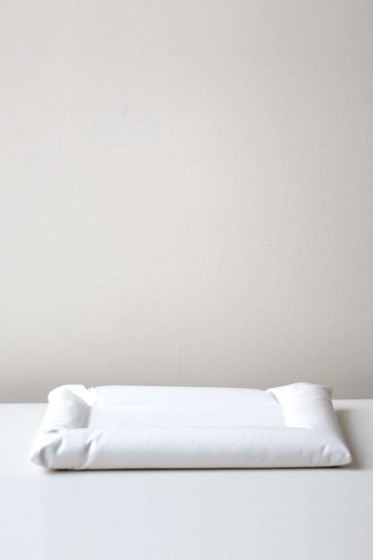 B135 - Ceramic Cushion Tray in Matte White