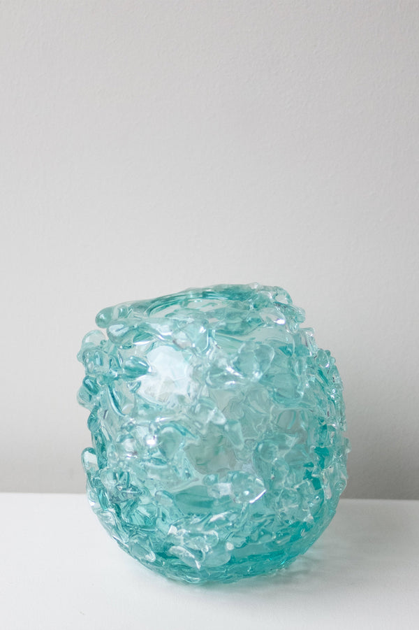 The Light Spreads Slowly - Vase moyen en verre recyclé transparent