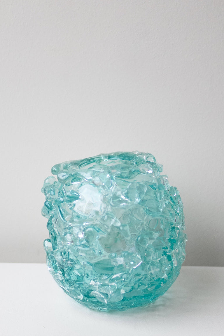 The Light Spreads Slowly - Vase moyen en verre recyclé transparent