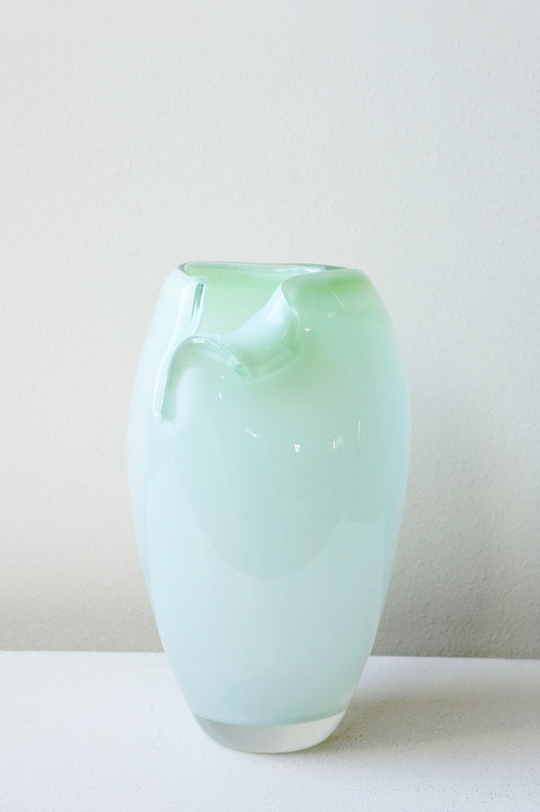 B143 - Vase moyen en verre recyclé vert menthe