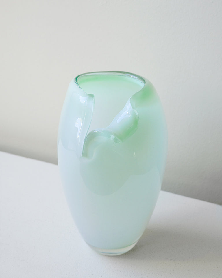 B143 - Vase moyen en verre recyclé vert menthe