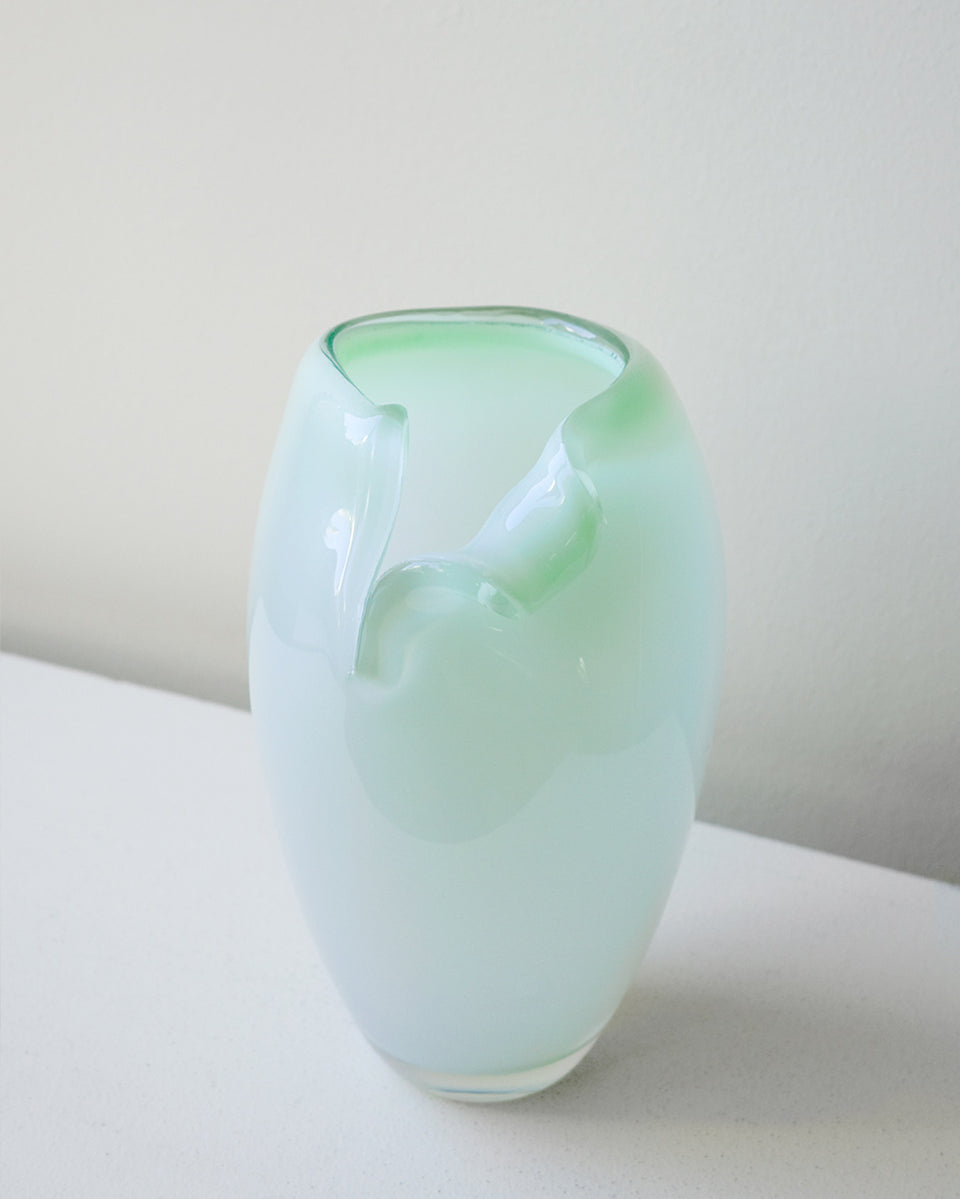 B143 - Vase moyen en verre recyclé vert menthe