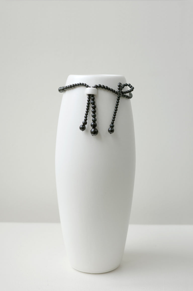 B155 - Vase moyen en blanc mat avec fausse perle