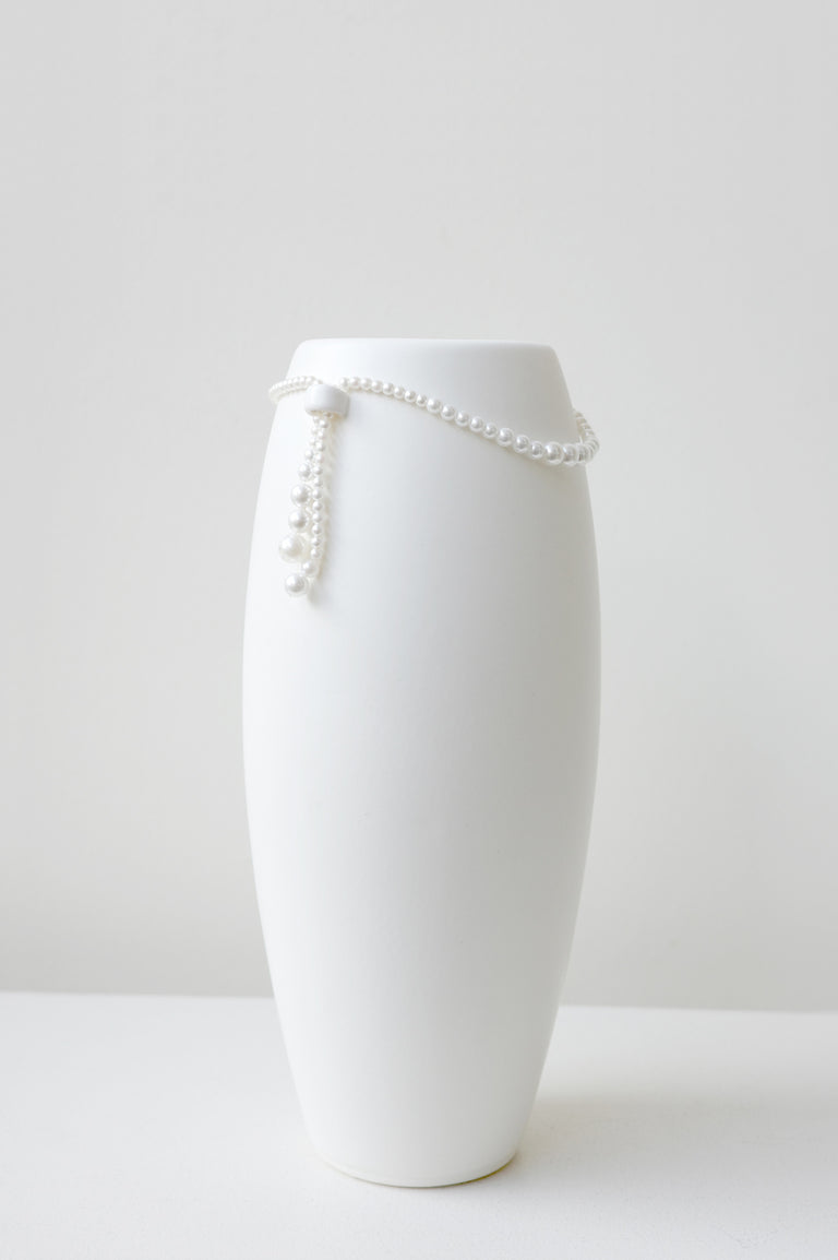 B155 - Medium Vase In Matte White w/ Faux Pearl