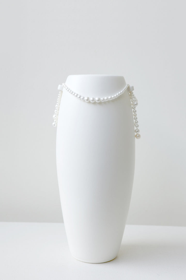 B155 - Medium Vase In Matte White w/ Faux Pearl