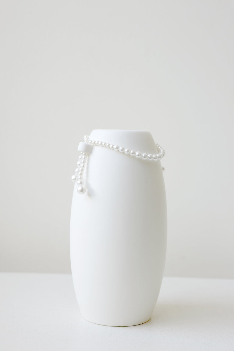 B160 - Petit vase blanc mat avec fausse perle