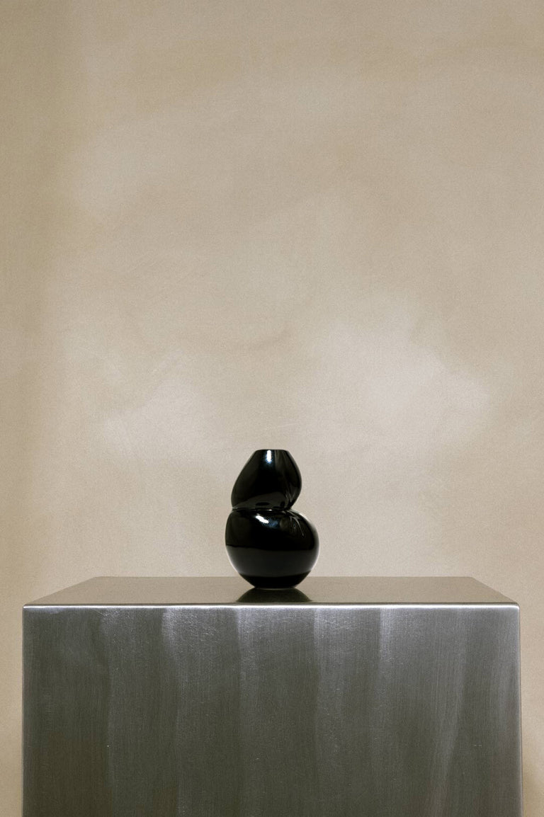 Squeezed - Small Vase in Gloss Black