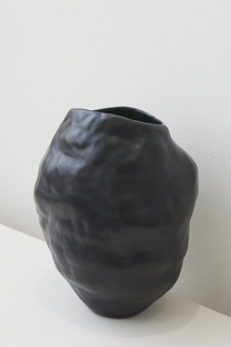 B37 - Large Vessel in Matte Black