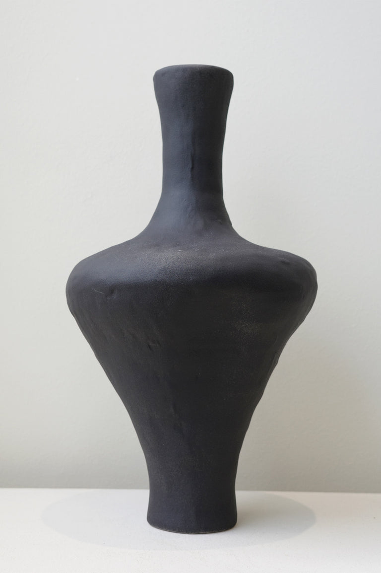 B41 - Giant Vase in Matte Black