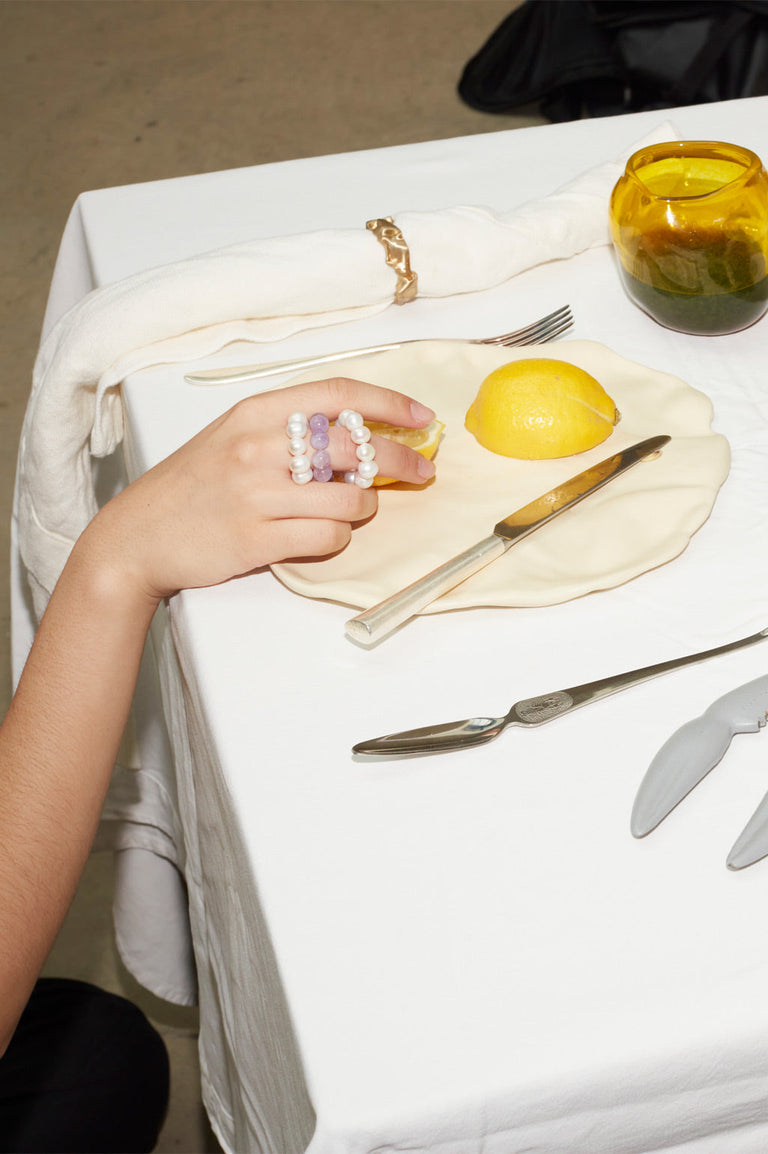 L'assiette parfaite pour dérouter un beau-parent – Assiette moyenne en jaune mat