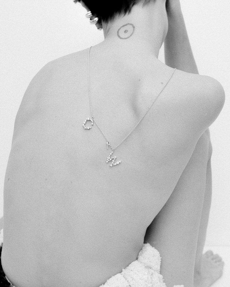 Pendentif Glitchy K en oxyde de zirconium et plaqué rhodium
