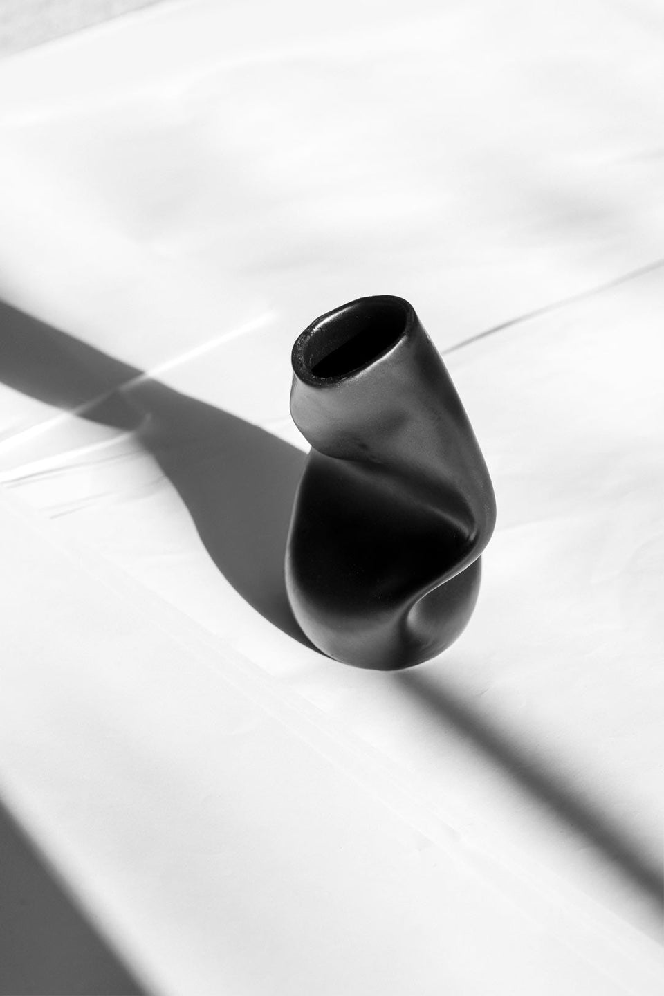 Solitude - Pot en Noir Brillant