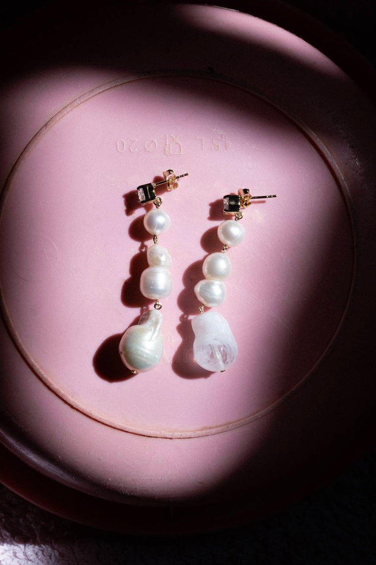 Floatingpoints - Pearl, Zirconia and white Bio Resin Gold Vermeil Earrings