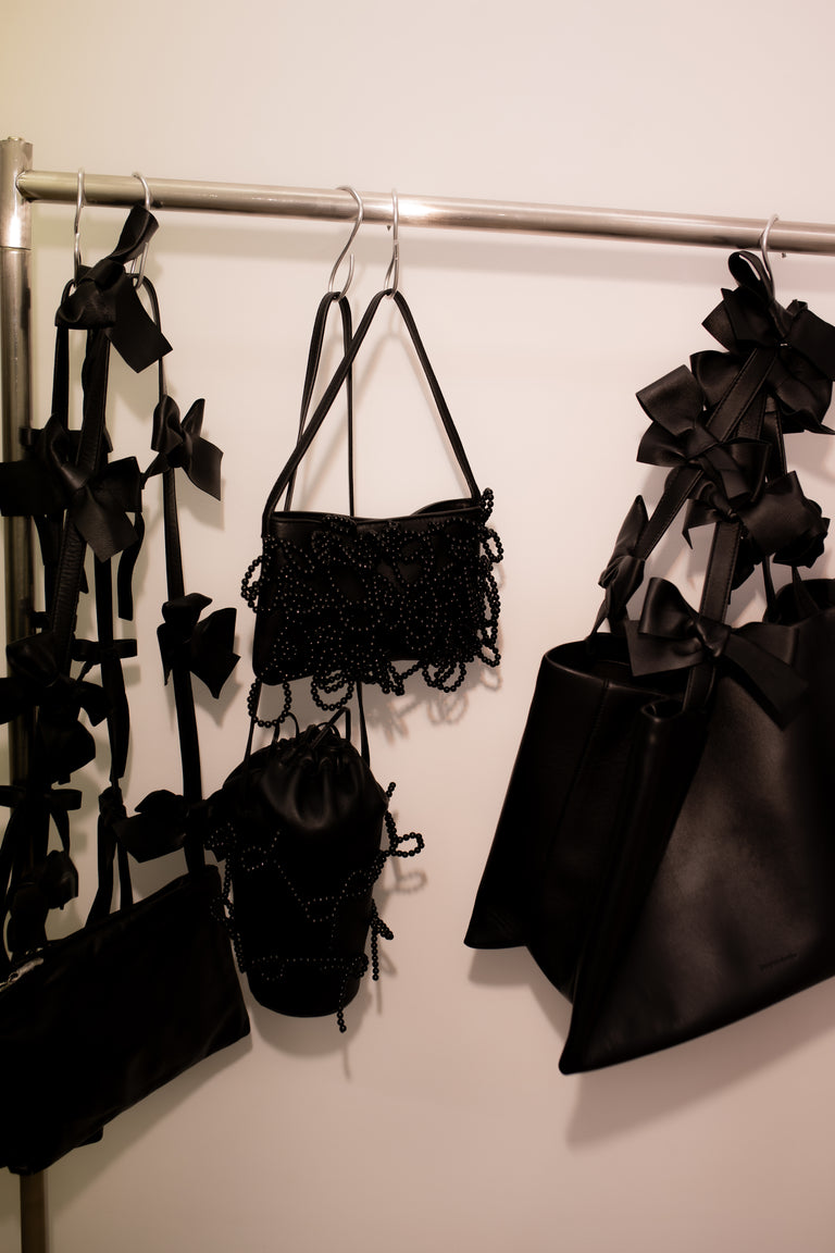 Le Sac à Main Perle Nacrée - Perles et Cuir Noir