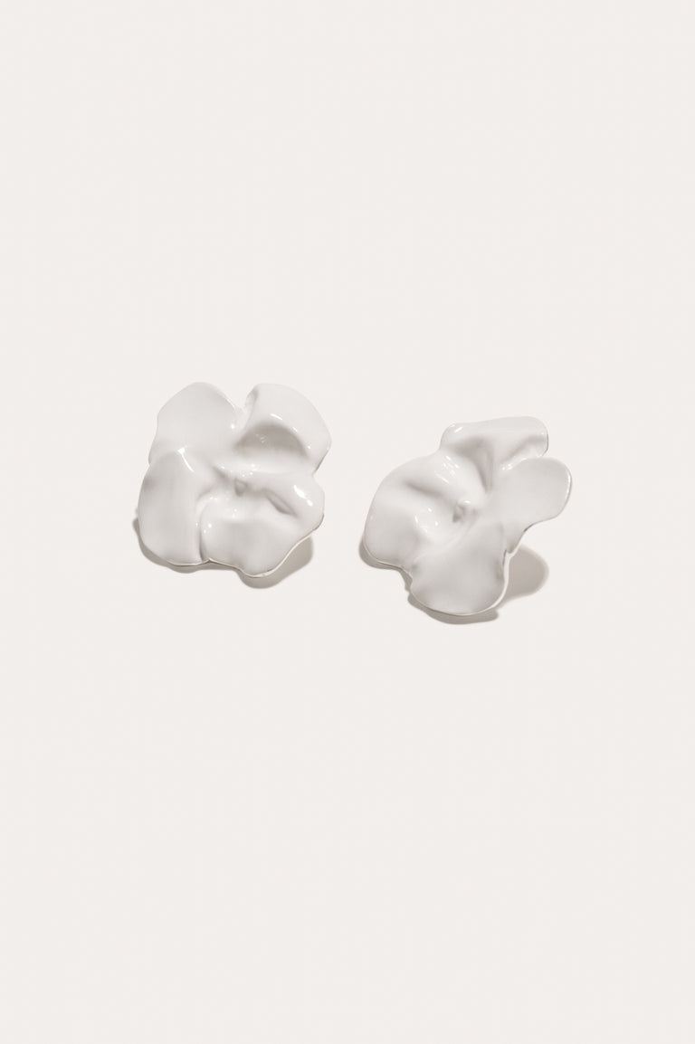 E07 - Boucles d'oreilles en émail blanc et argent recyclé