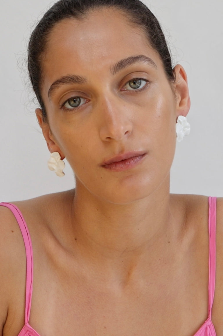 E07 - Boucles d'oreilles en émail blanc et argent recyclé