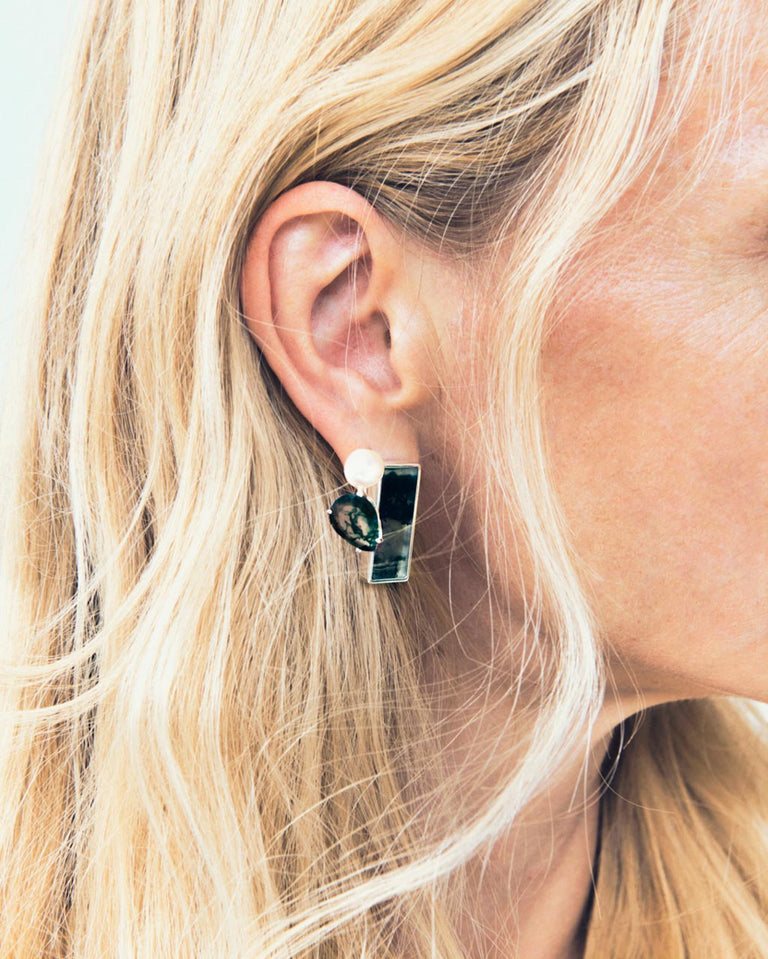 H93 - Boucles d'oreilles en résine verte et argent recyclé