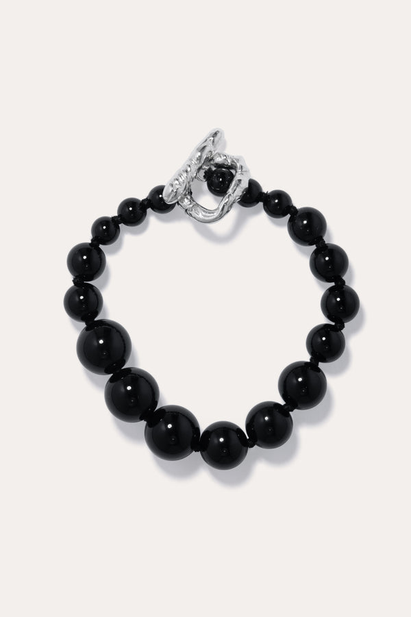Enfoncé jusqu'aux genoux dans un bourbier du North Yorkshire - Bracelet en onyx noir et argent recyclé