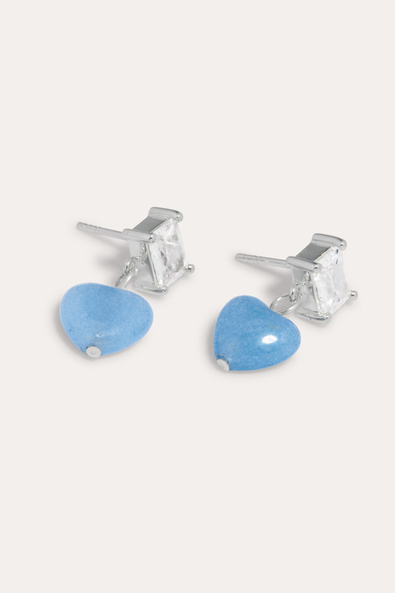 La fenêtre du cœur - Boucles d'oreilles en argent recyclé avec perle cœur bleue et oxyde de zirconium