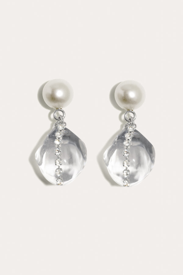 Entre les marées – Boucles d'oreilles plaquées rhodium en résine transparente et strass