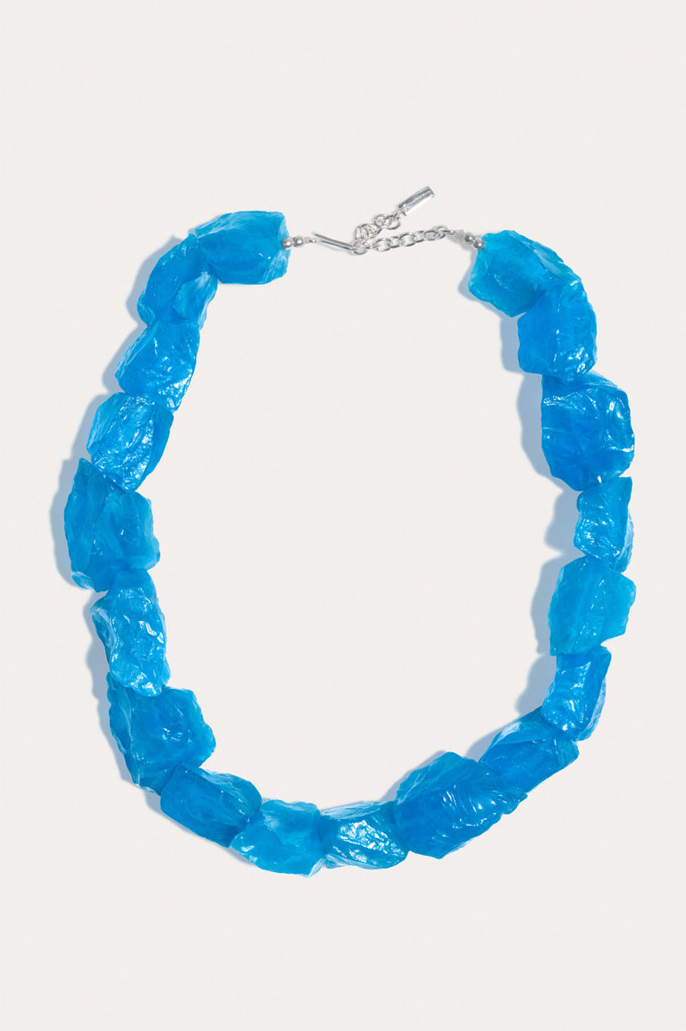 H95 - Collier en résine bleue et argent recyclé