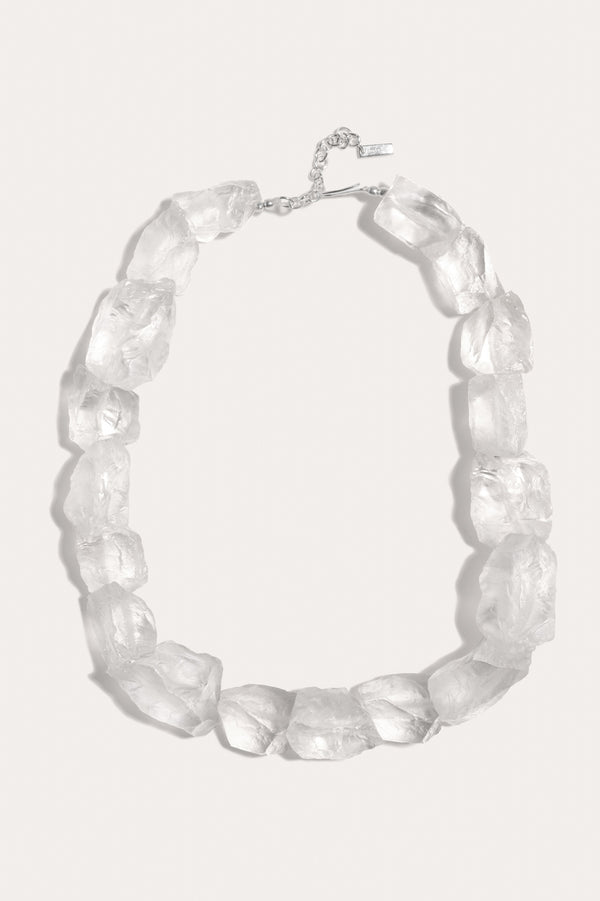 H95 - Collier en résine transparente et argent recyclé