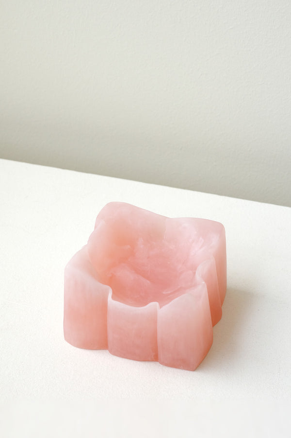 Plat froissé - Petite coupelle en résine de marbre, finition quartz rose mat
