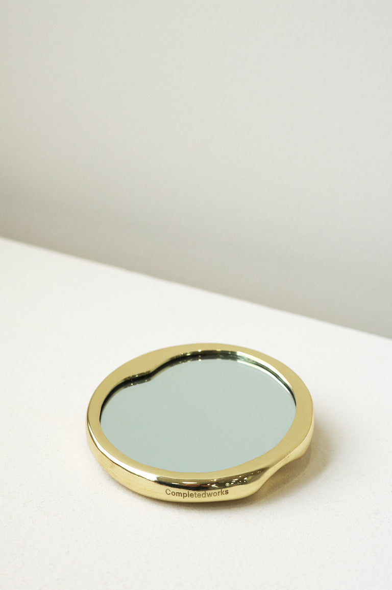 L24 - Miroir de poche en laiton doré