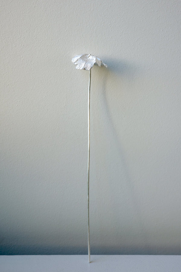 L59 - Ornement floral en argent